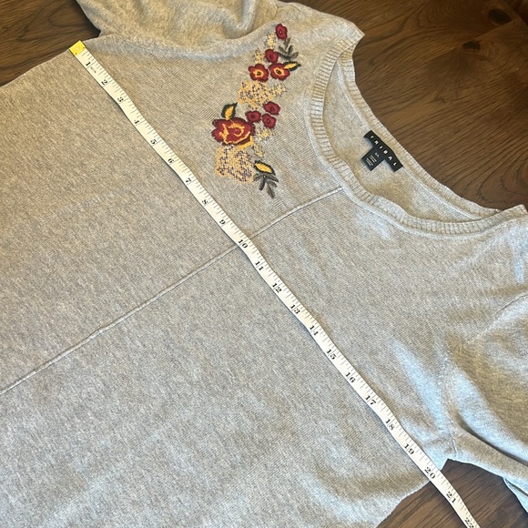 Tribal Women Large Gray Floral Embroidered Knit Ruffle 3/4 Sleeve Sweater - Picture 3 of 9